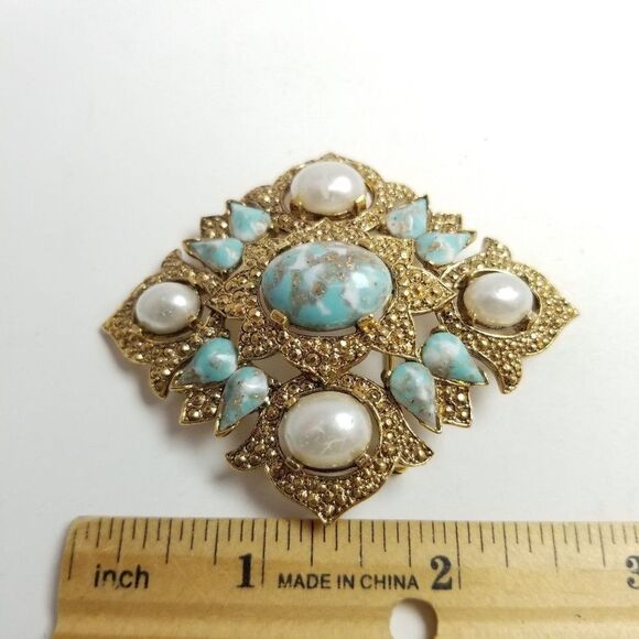Vintage Sarah Coventry Large Pendant Brooch, Gold Tone Blue Cabochon Faux Pearl - Picture 5 of 7